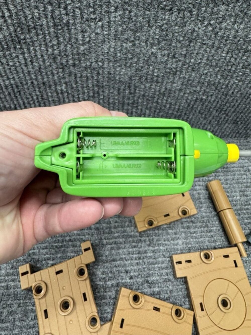 Handy Manny Spinner Power Screwdriver Play Building Set Wood Screws Works RARE - Picture 8 of 11